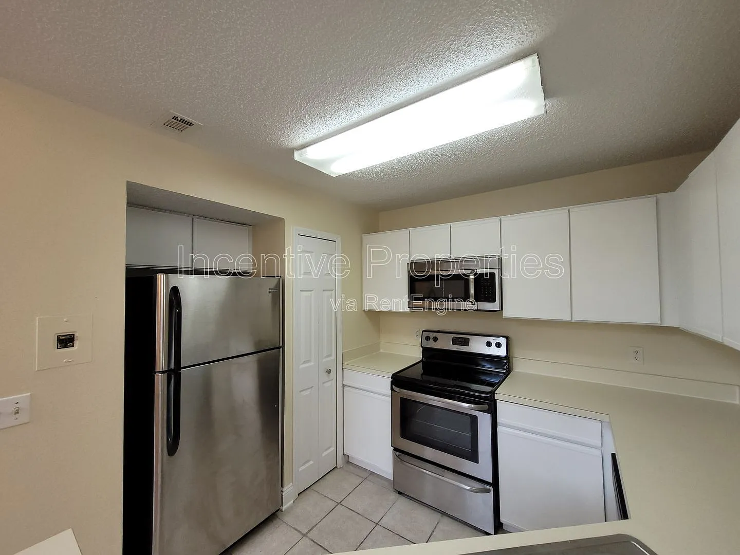 2 bed, 2.0 bath, 804 sqft, $1,575 — Photo 3