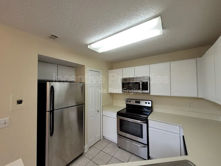 575 Bloomington Ct #24 — Photo 3