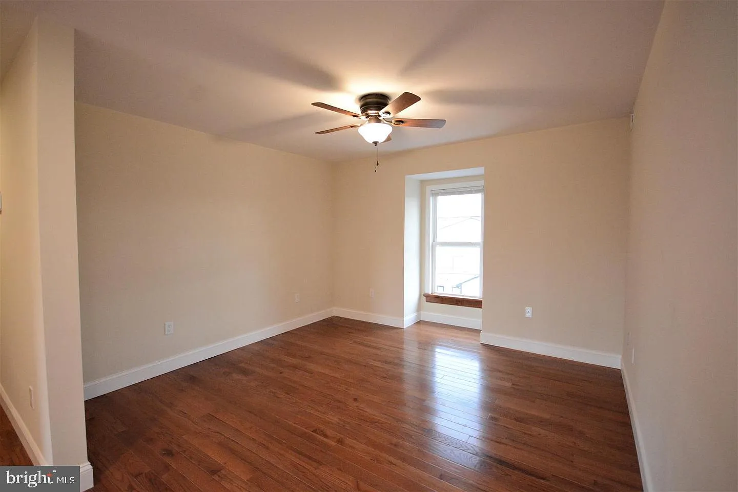 2 bed, 1.0 bath, 9999999 sqft, $1,500 — Photo 3