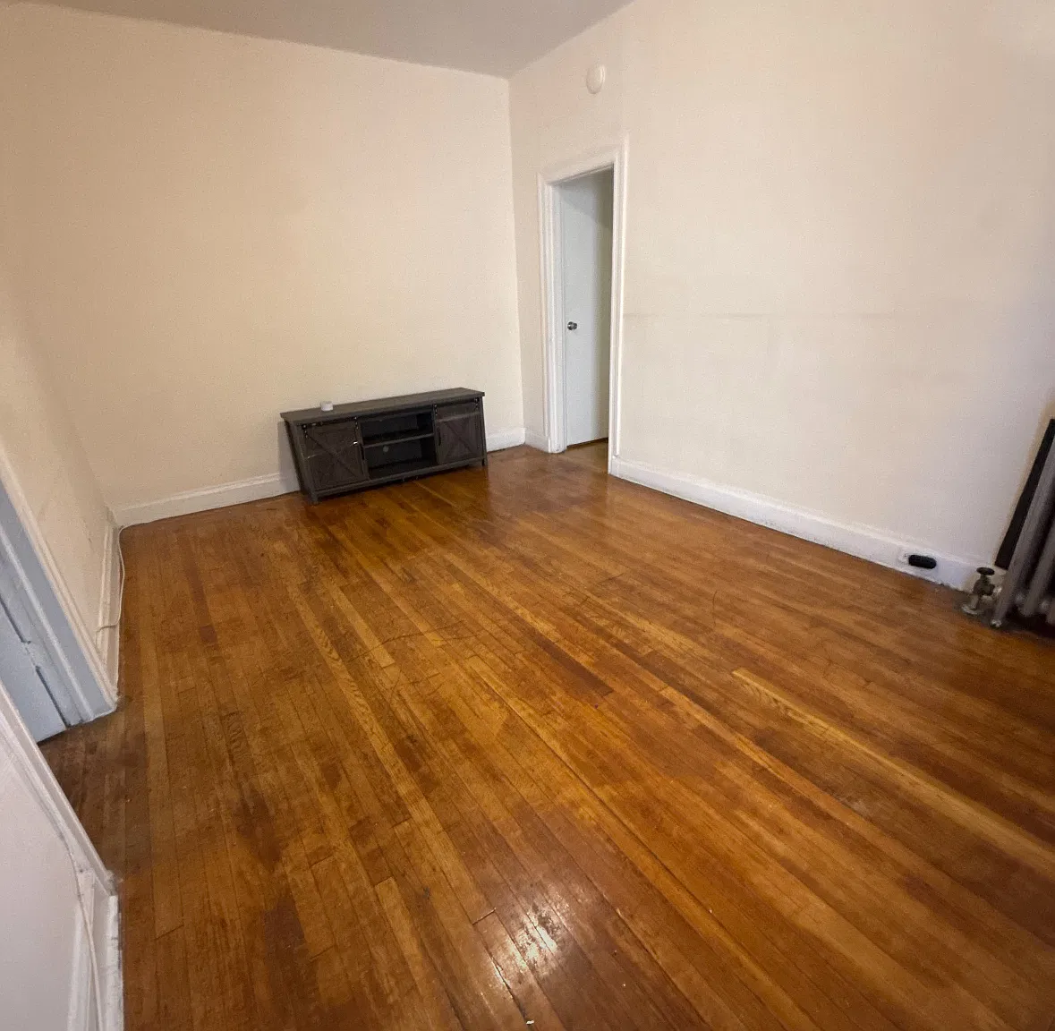 2 bed, 600 sqft, $2,300 — Photo 2