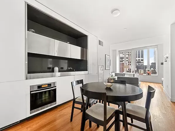 15 William Street image 1 of 5