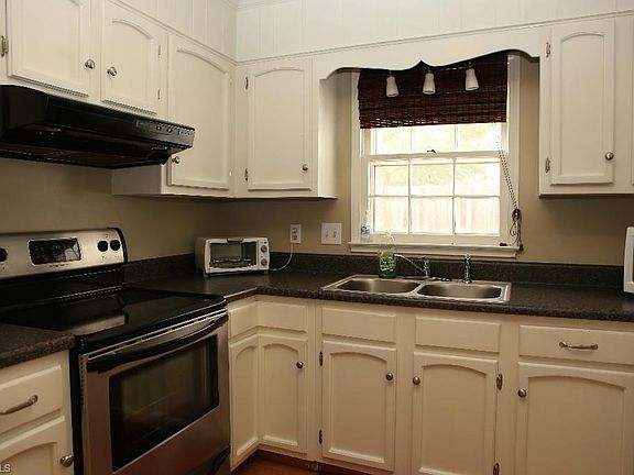 4th image of 3206 Regents Park Ln Unit B