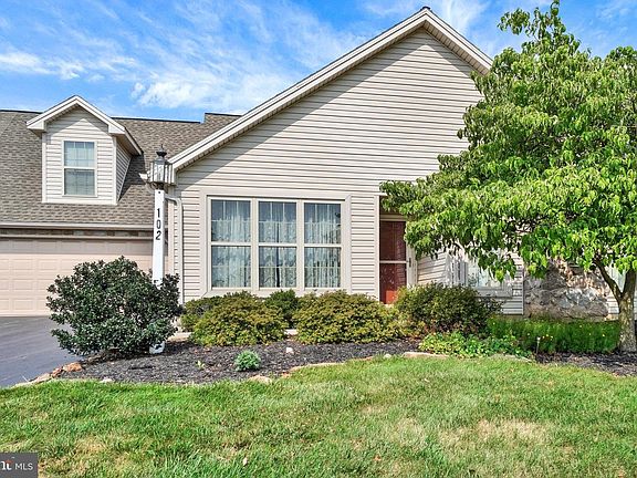 3rd image of 102 Heather Glen Dr