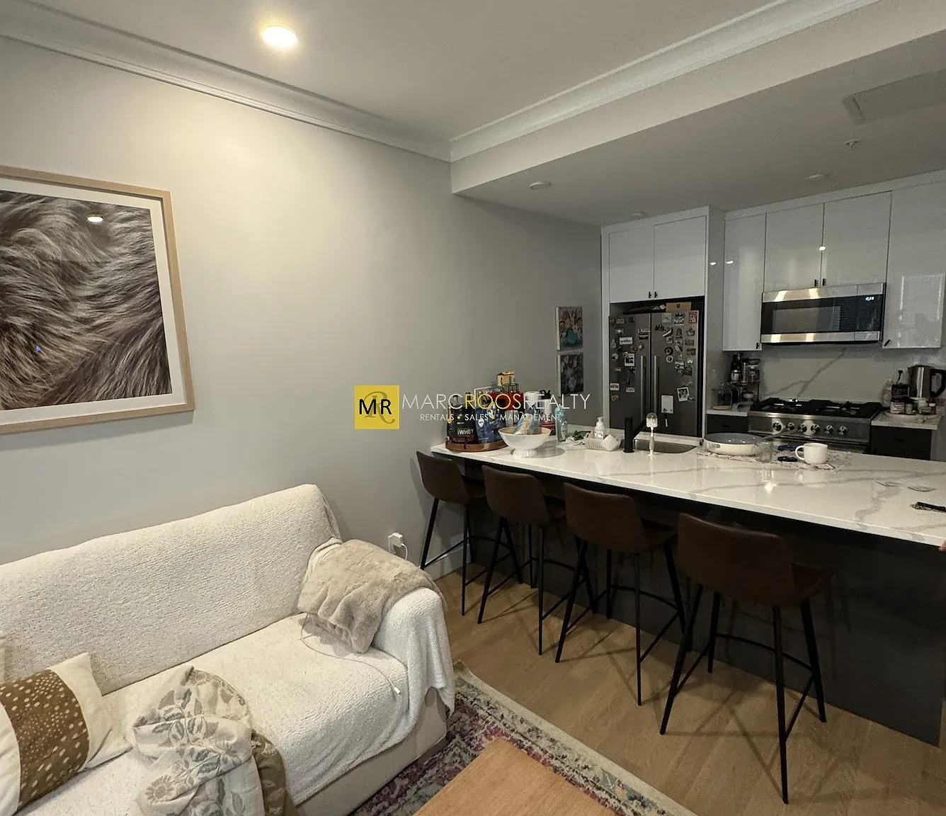 2 bed, 695 sqft, $3,800 — Photo 2