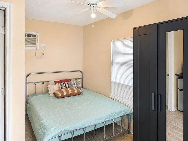 Remodeled Shed - queen bed, AC, fan, armoire
