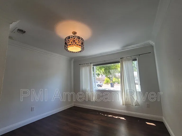 4201 56th St — Photo 10