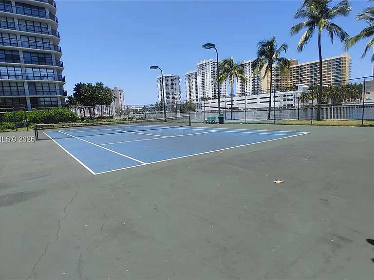 1000 Parkview Dr #125 — Photo 46