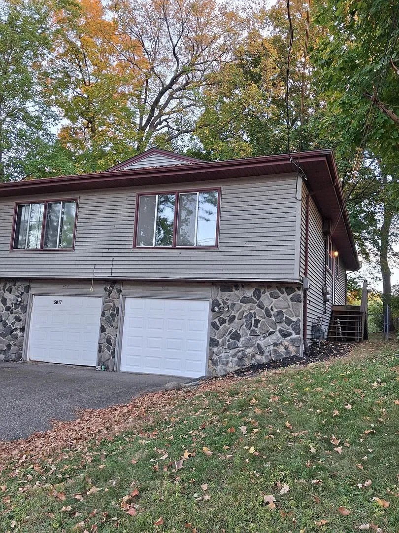 Duplex in Mound — Photo 1