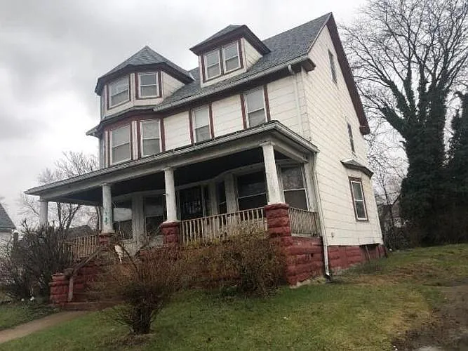 2189 E 79th St photo 1