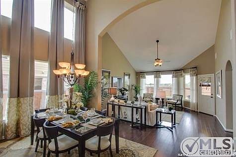 3rd image of 706 Teatro Way