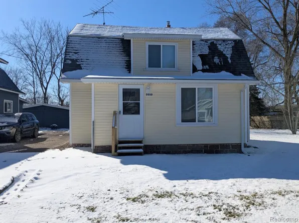 2050 E Scottwood Ave, Burton, MI 48529