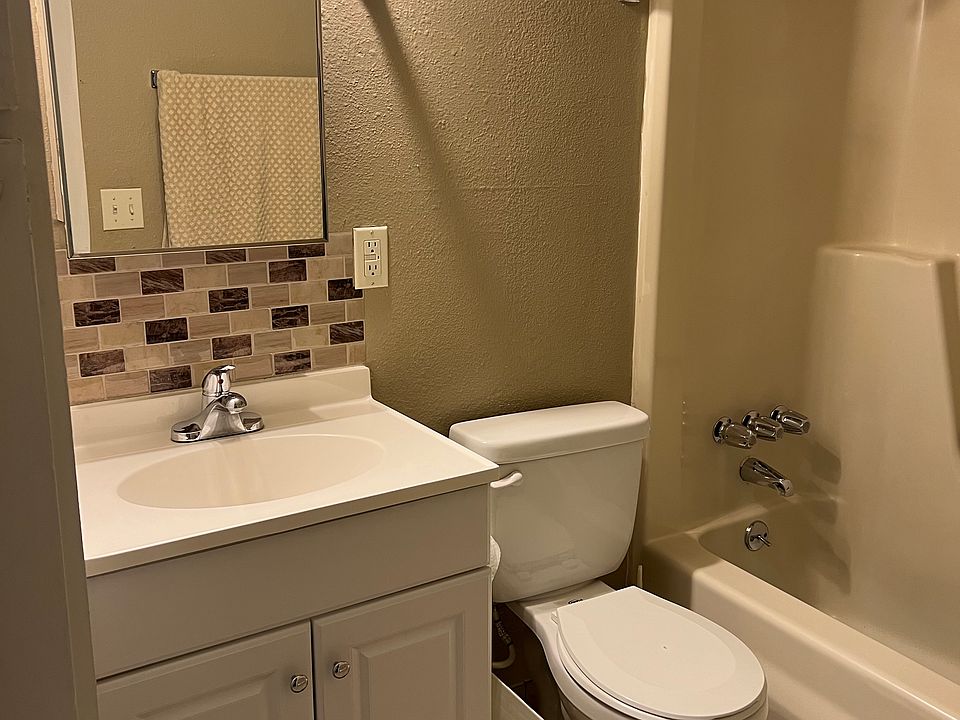 Full bath with linen closet (behind the door)