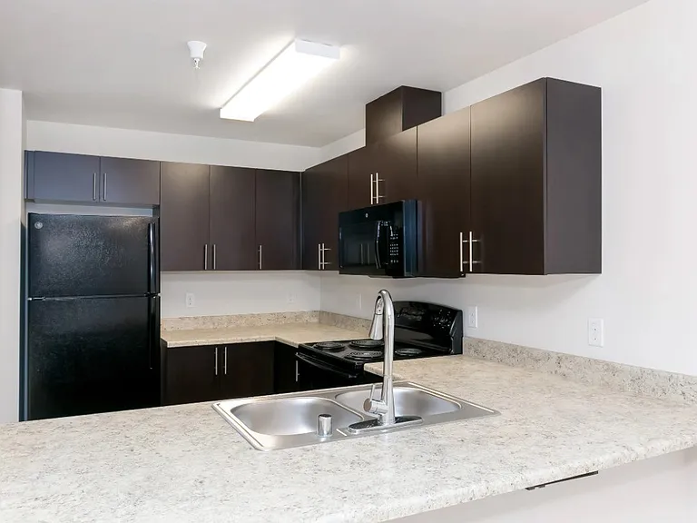 Taylor Creek Apartments — Photo 23