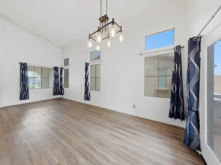 12175 W Chase Ln — Photo 5