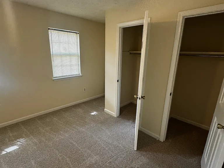 482 Huntington Rd — Photo 24