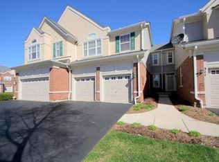 313 Pine Lake Cir, Vernon Hills, IL 60061