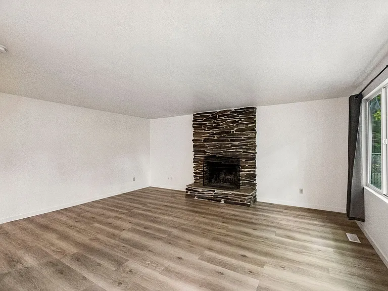 8615 236th St SW — Photo 6