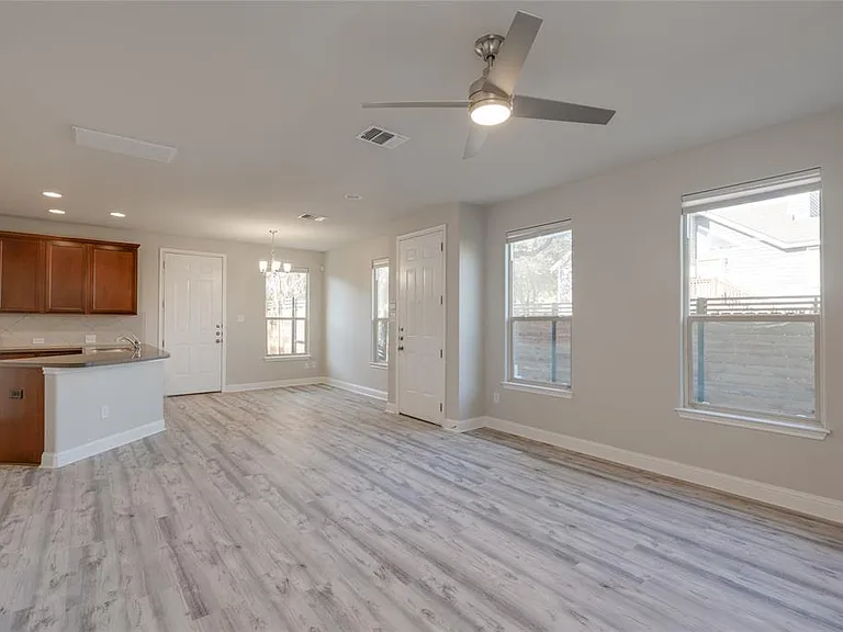 5701 Cougar Dr #D — Photo 3
