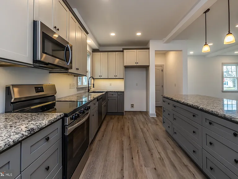 411 James St — Photo 28