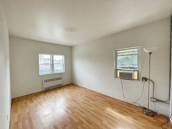 4th image of 1404 E 93rd St #2F