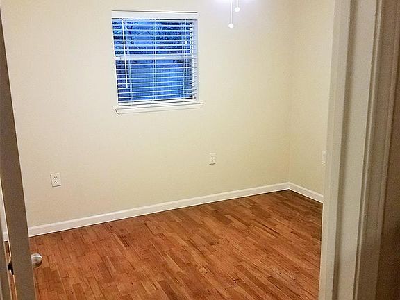 5th image of 837 Dutch St
