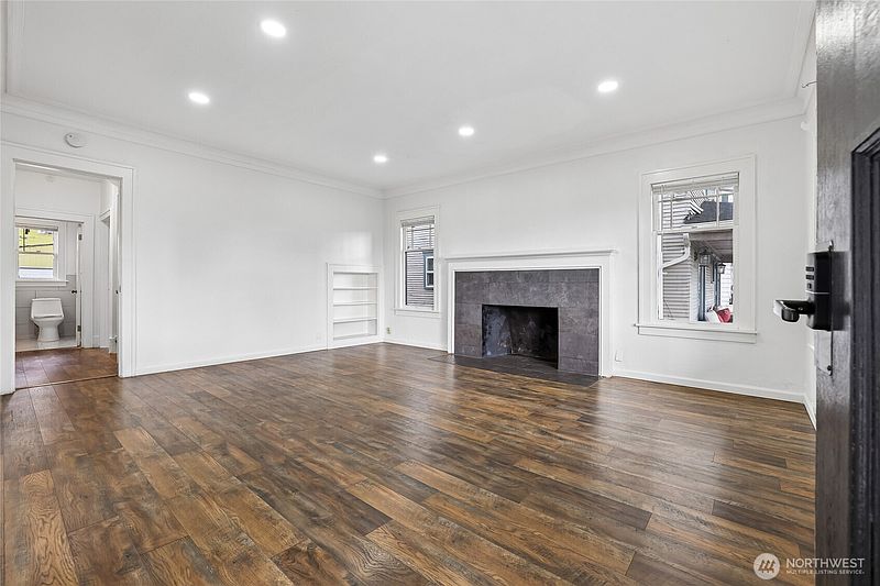 3rd image of 4545 5th Avenue NE
