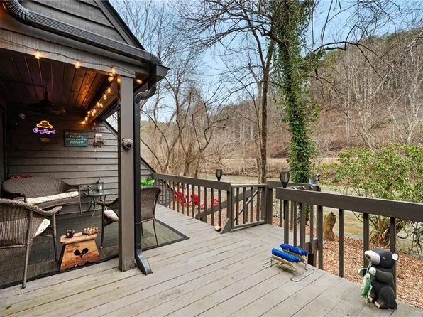 647 Riverside Dr, East Ellijay, GA 30540