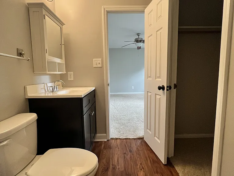 M Bath & Walk-In Closet