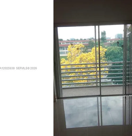 2880 NE 203rd St #B25 — Photo 1