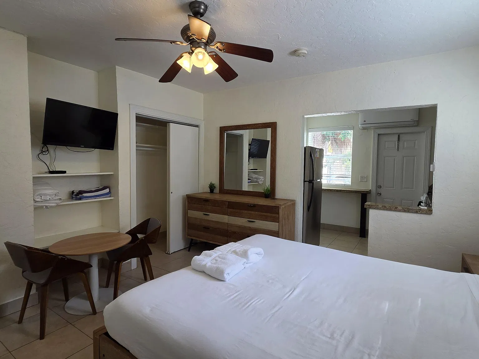 Studio, 1.0 bath, 3667 sqft, $1,400 — Photo 3