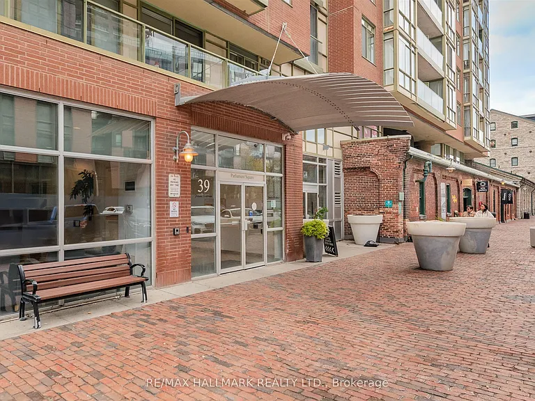 39 Parliament St #916 — Photo 42