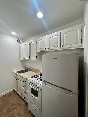 Rented by Avenues Real Estate | media 14