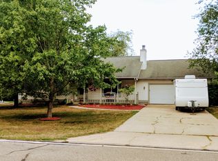 1514 Hendrick Rd, Norton Shores, MI 49441