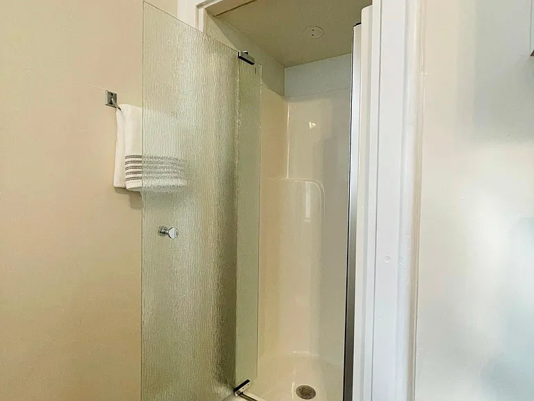 930 Washington Ave #3 — Photo 5