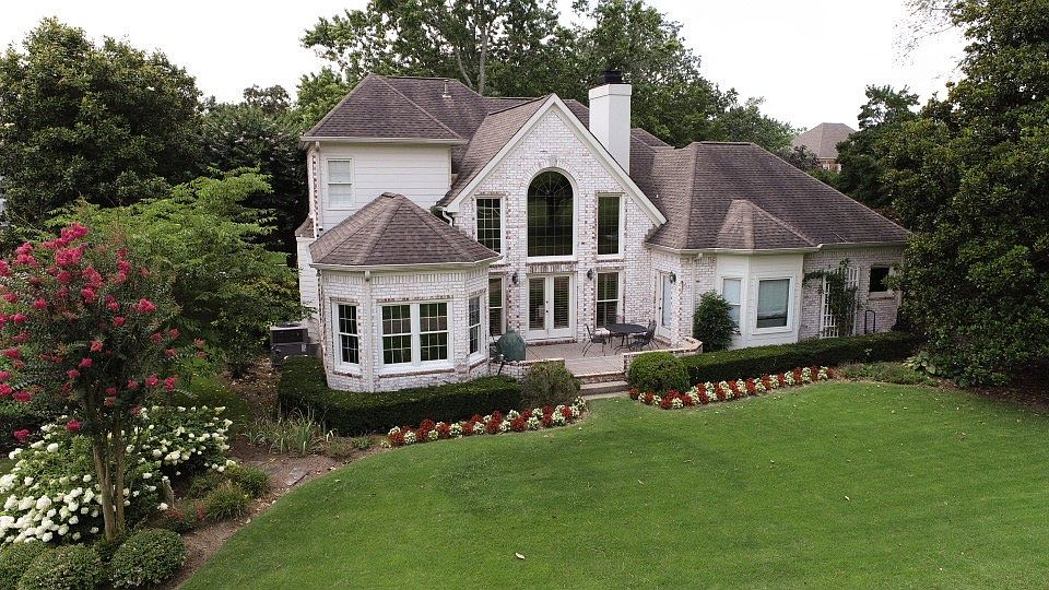 2nd image of 5012 Country Club Dr