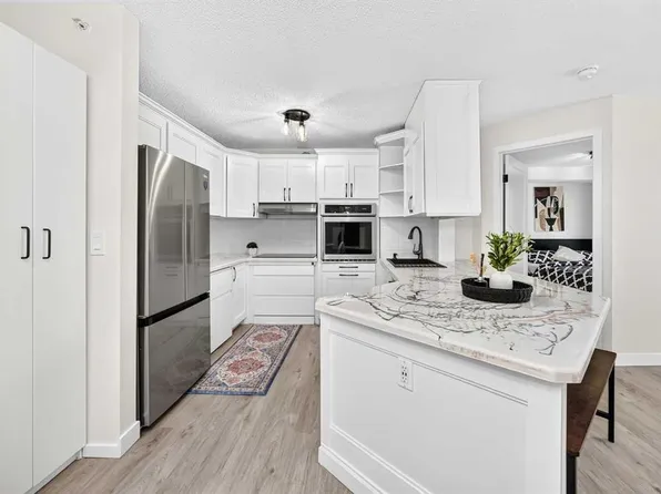 4000 W Somervale Ct SW #411, Calgary, AB T2Y 4J3