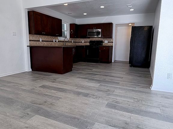 3rd image of 5728 Sylvia Dr