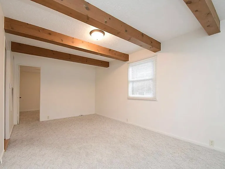 4526 Randolph St — Photo 11