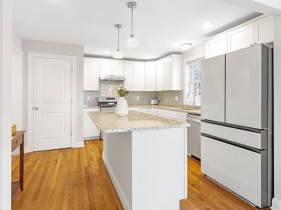 3rd image of 6 Pine Hill Way #B