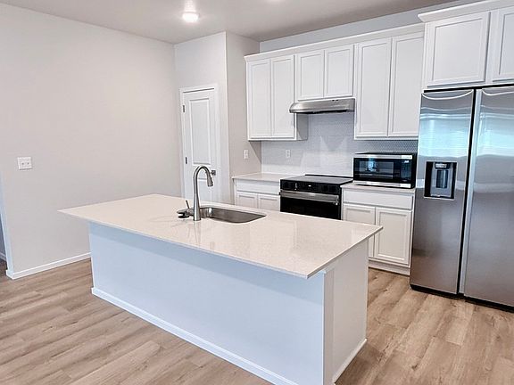 4th image of 2714 Barnstormer St #B