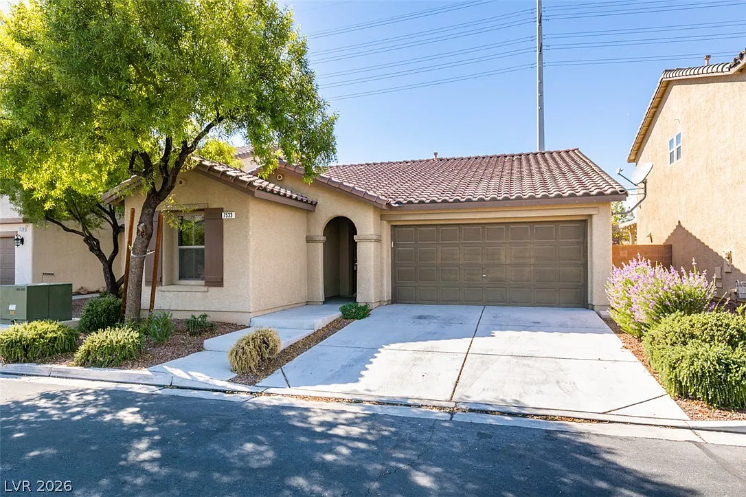 3 bed, 2.0 bath, 1636 sqft, $2,000 — Photo 2
