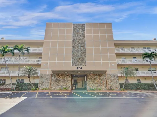424 SE 10th St APT 205, Dania, FL 33004