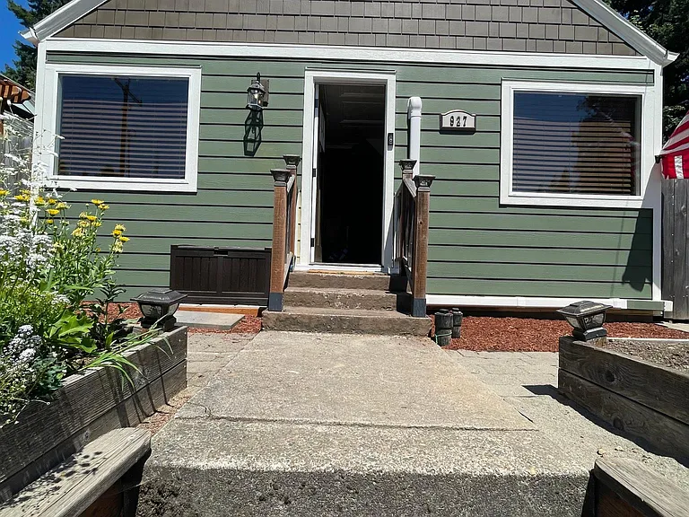 927 SW Gaines St — Photo 1
