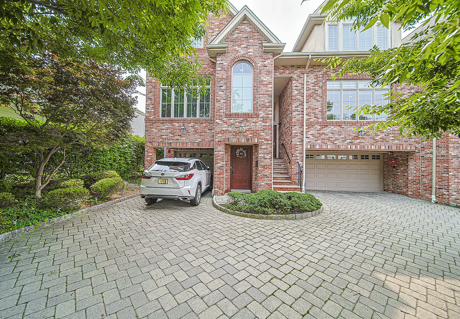 3 bed, 2200 sqft, $4,600 — Photo 1