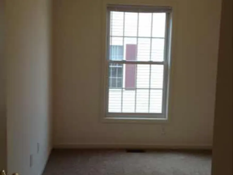 3351 S Oaklawn Cir — Photo 13