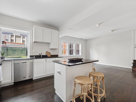 5th image of 3042 W Diversey Ave #G
