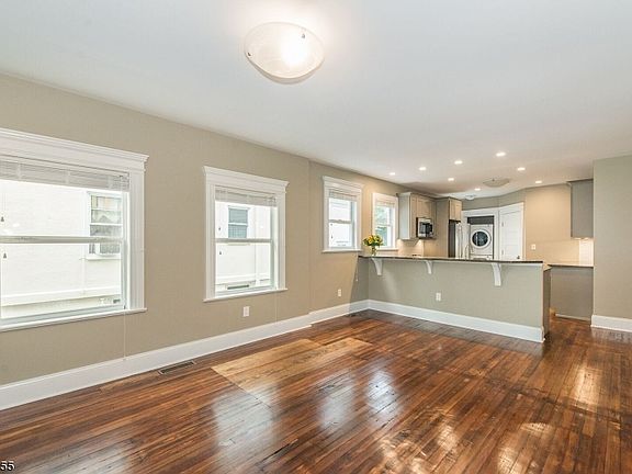 4th image of 34 N Willow St #1
