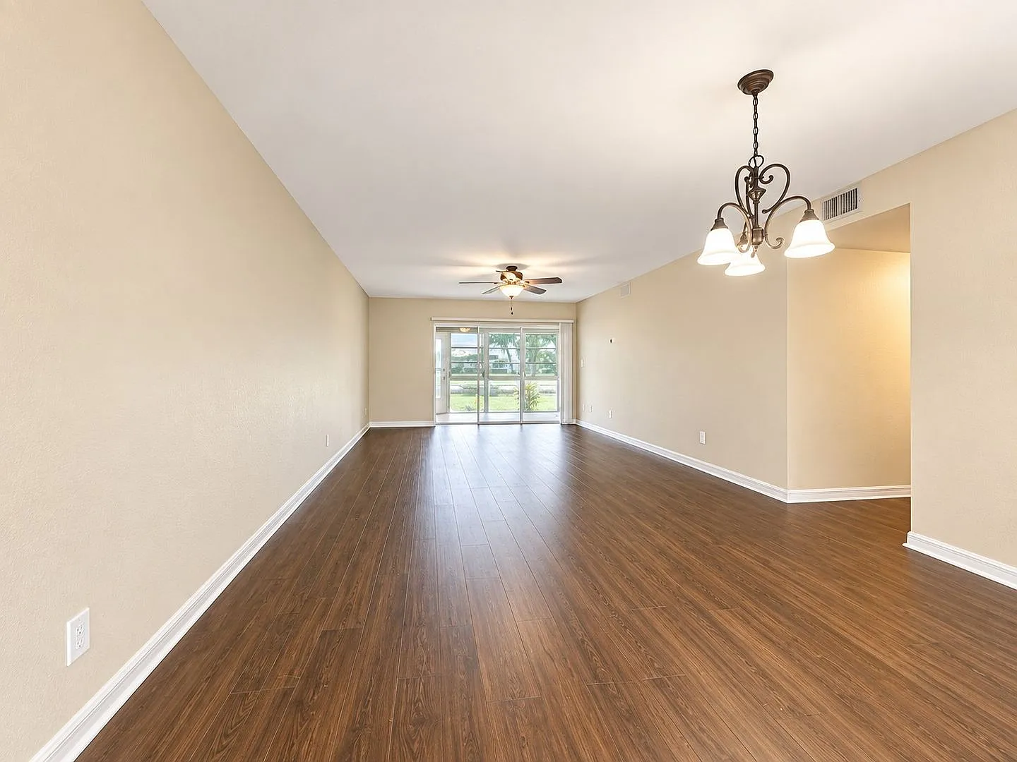 Waterfront 2/2 Condo, Boat Docking & Pool! — Photo 4