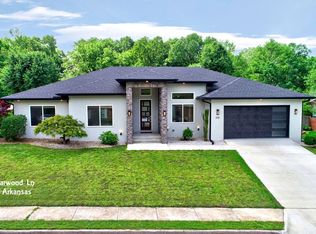 1101 Briarwood Ln, Bentonville, AR 72712