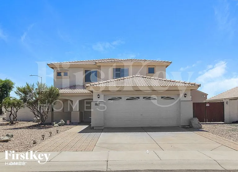 7159 W Stella Ave — Photo 2